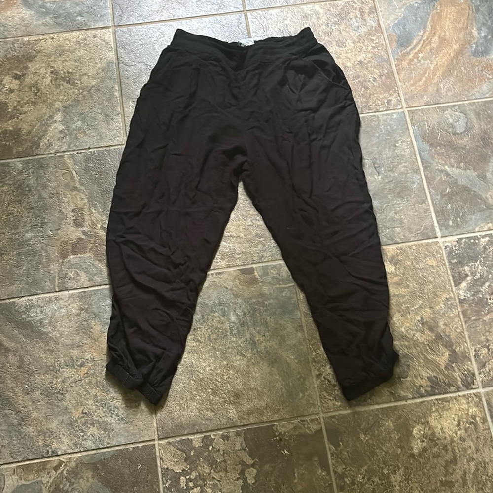 American Eagle cropped pants